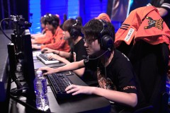 2025全球总决赛AR远古龙惊艳亮相：运动与科技融合的视觉盛宴